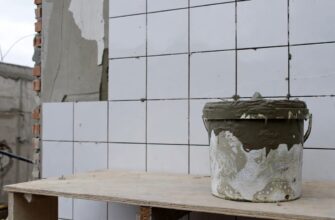 Как правильно рассчитать расход микропористого плиточного клея — без переплат и брака