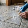 Как спасти треснувшую плитку: практическое руководство по ремонту эпоксидной смолой
